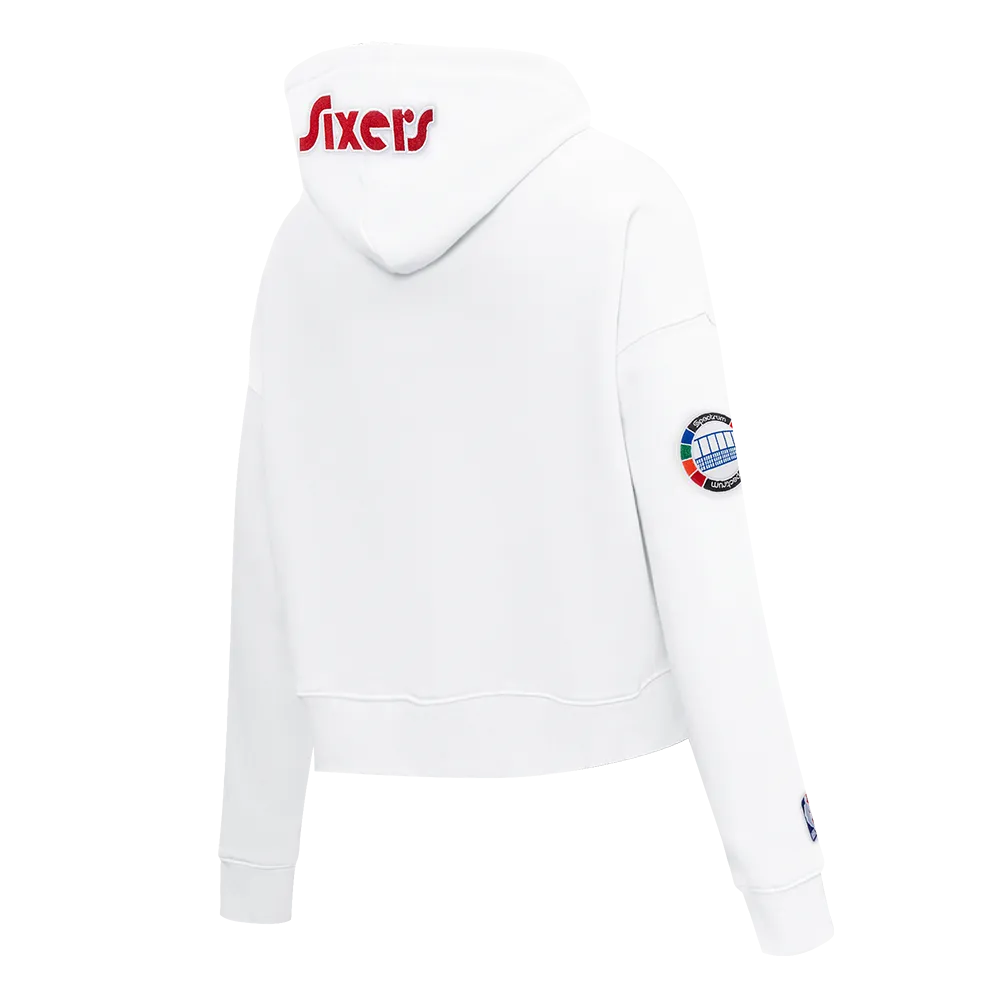 NBA PHILADELPHIA 76ERS CITY EDITION 24-25 WOMEN'S FLC CROPPED PO HOODI (WHITE)