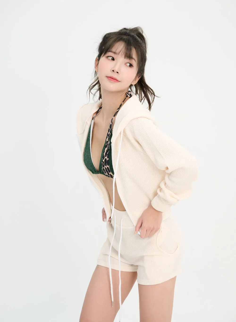 Shorts And Zip-Up Hoodie Set IM302